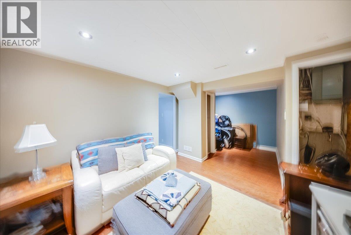 3358 LAUREL Crescent - 40