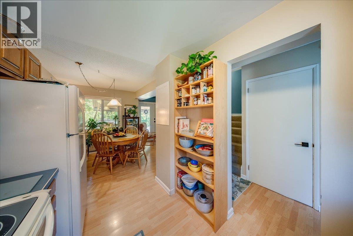 3358 LAUREL Crescent - 6