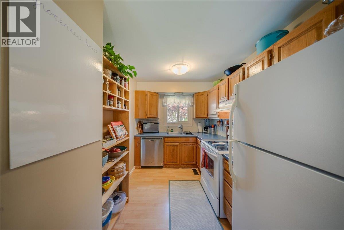 3358 LAUREL Crescent - 8