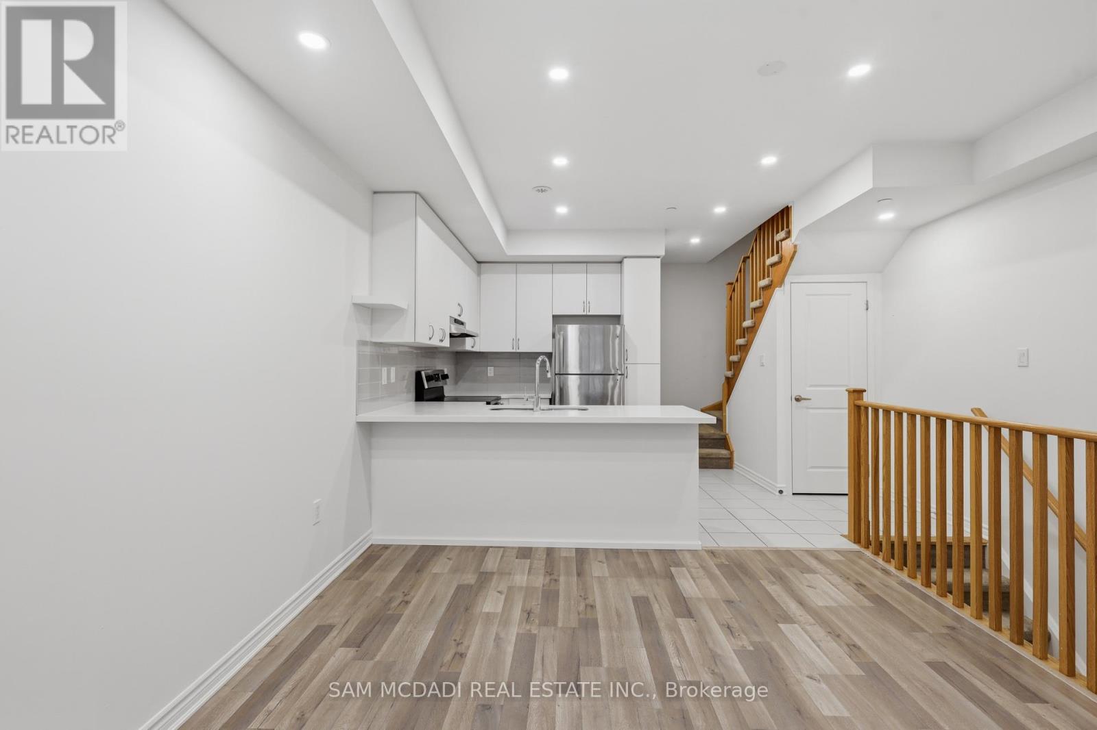 #6 2285 MCNAB LANE - 4