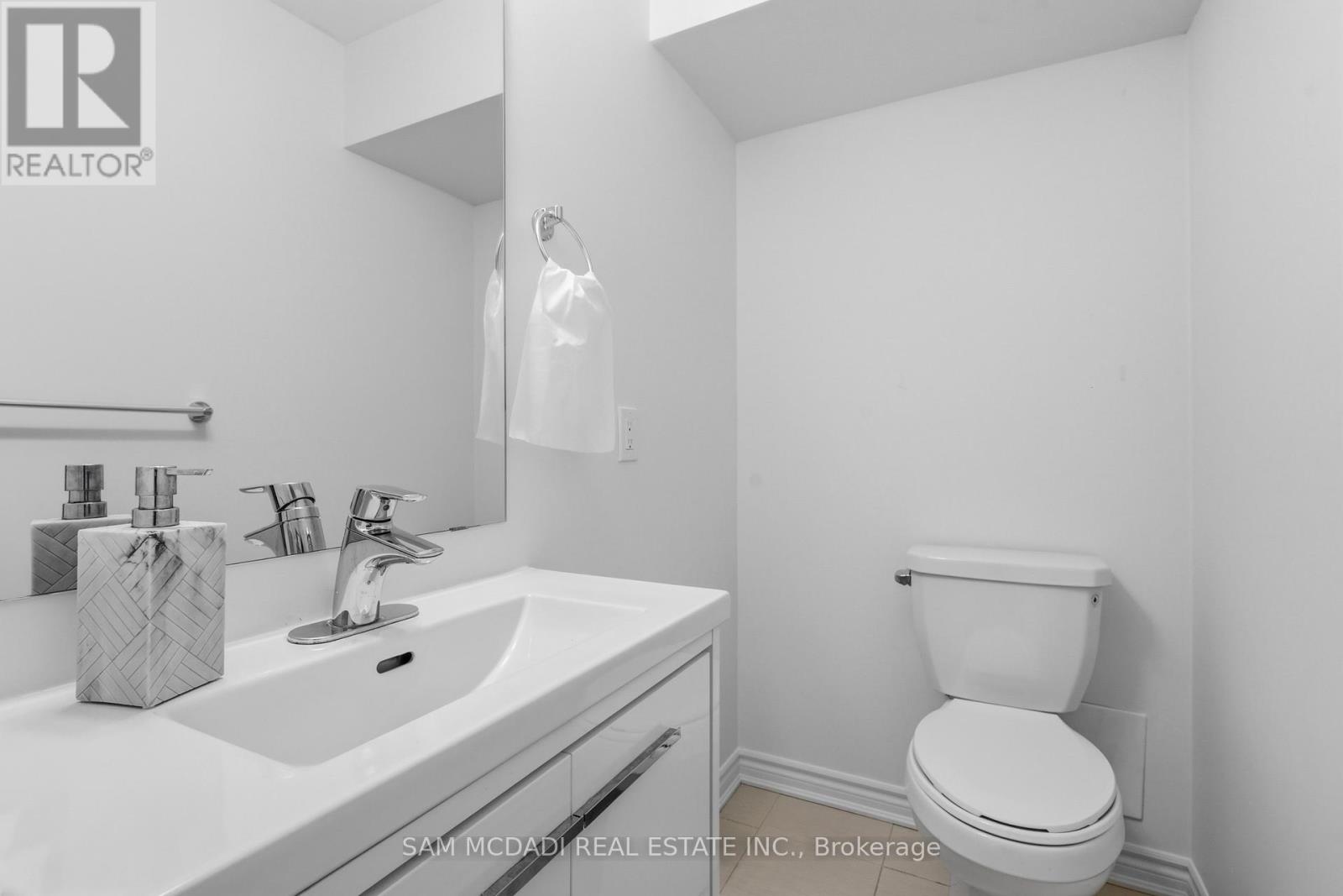 #6 2285 MCNAB LANE - 8