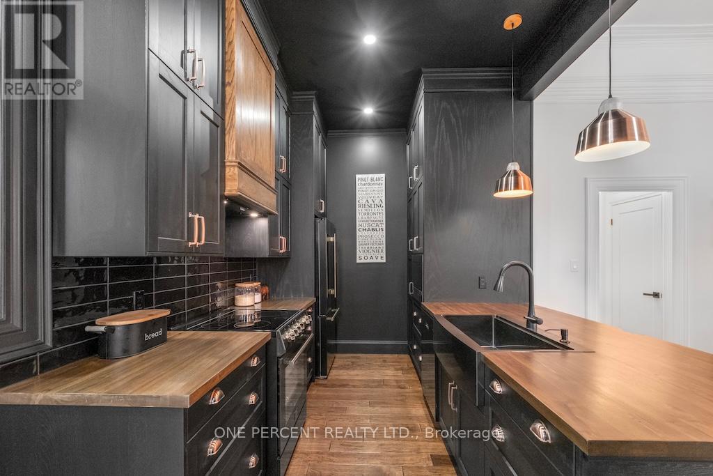 143 CATHARINE STREET N - 11