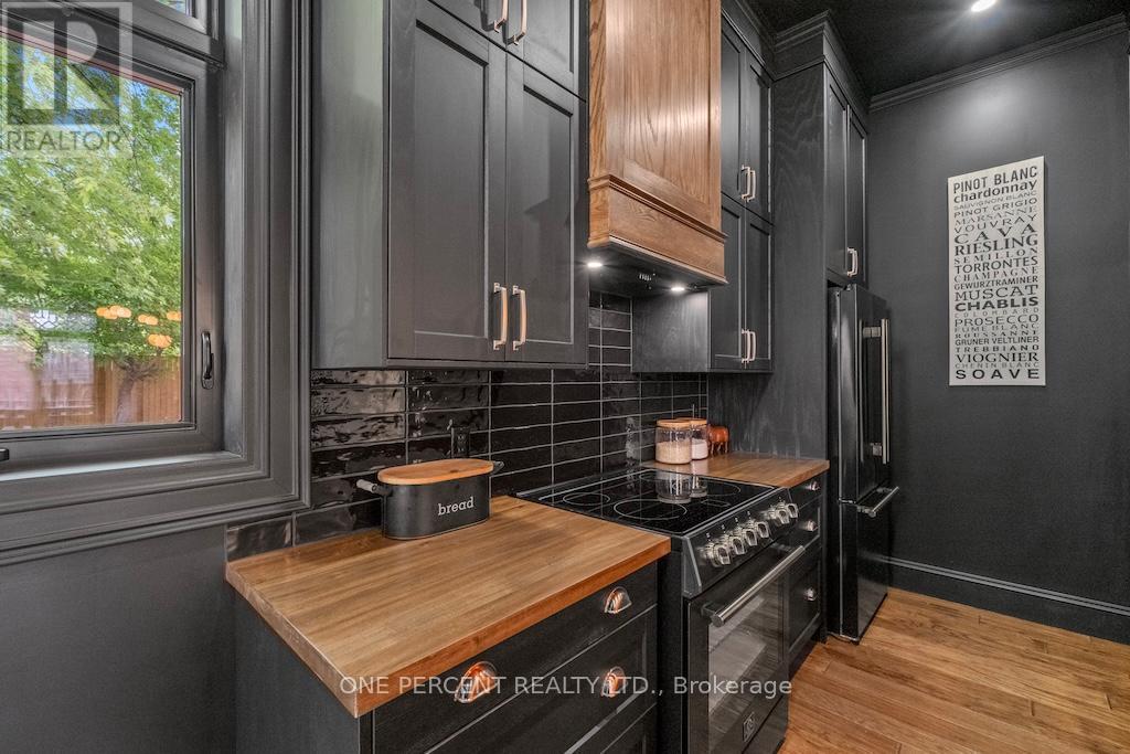 143 CATHARINE STREET N - 13