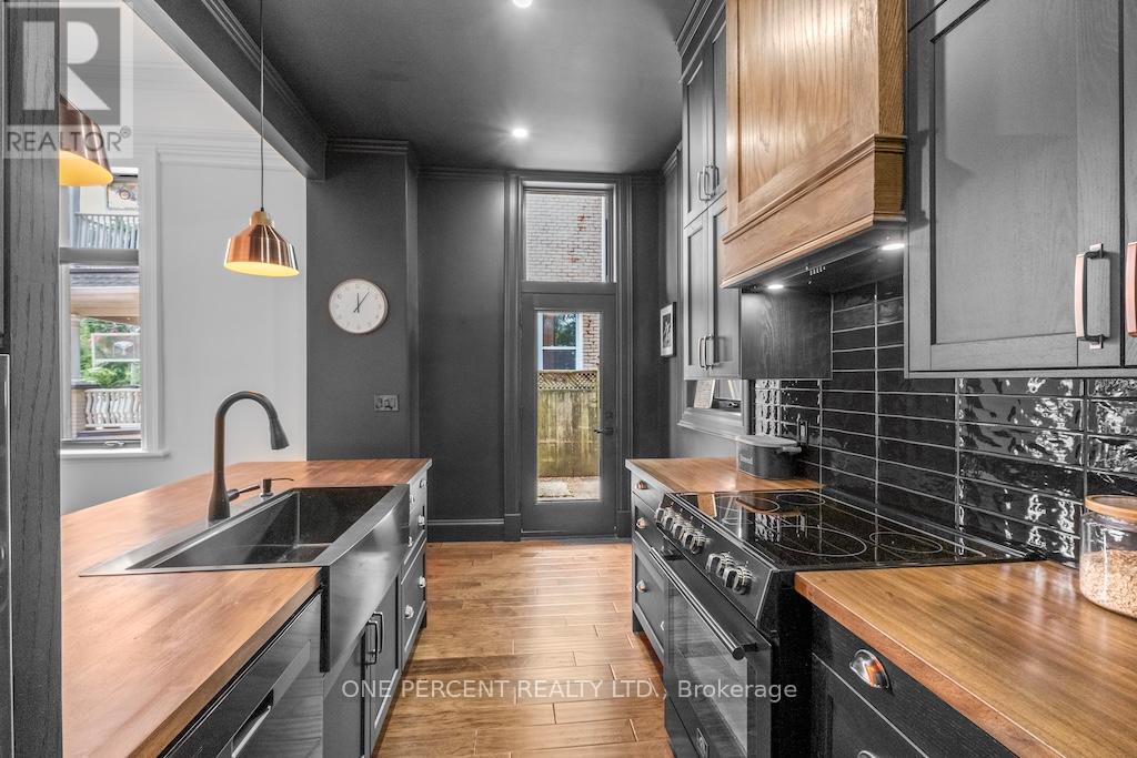 143 CATHARINE STREET N - 14