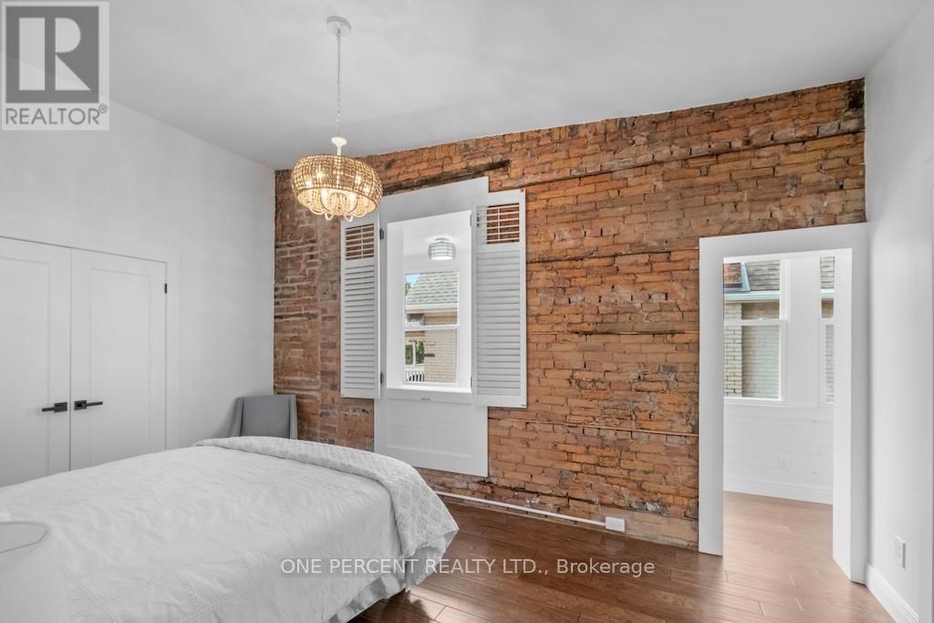 143 CATHARINE STREET N - 17