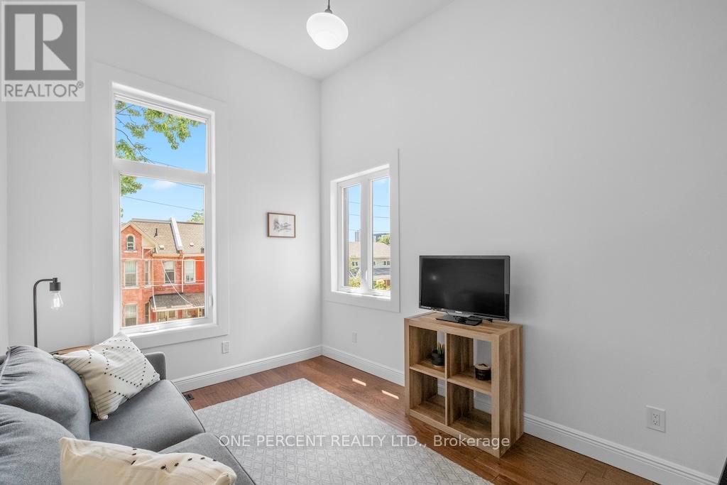 143 CATHARINE STREET N - 22