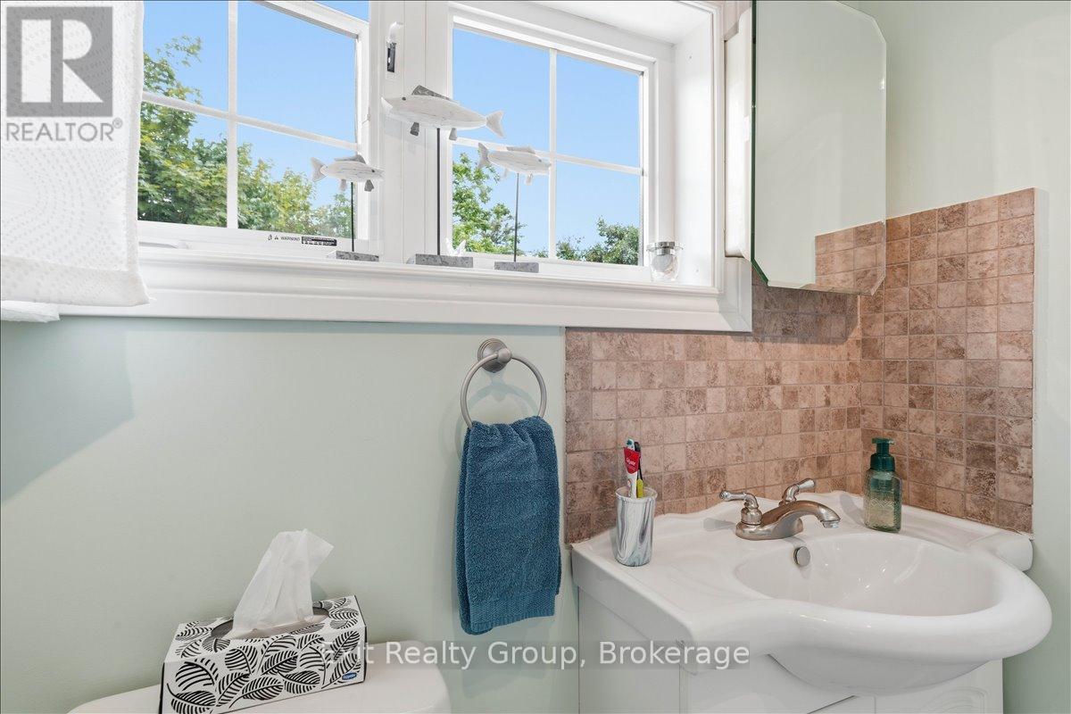144 BAYVIEW LANE - 16