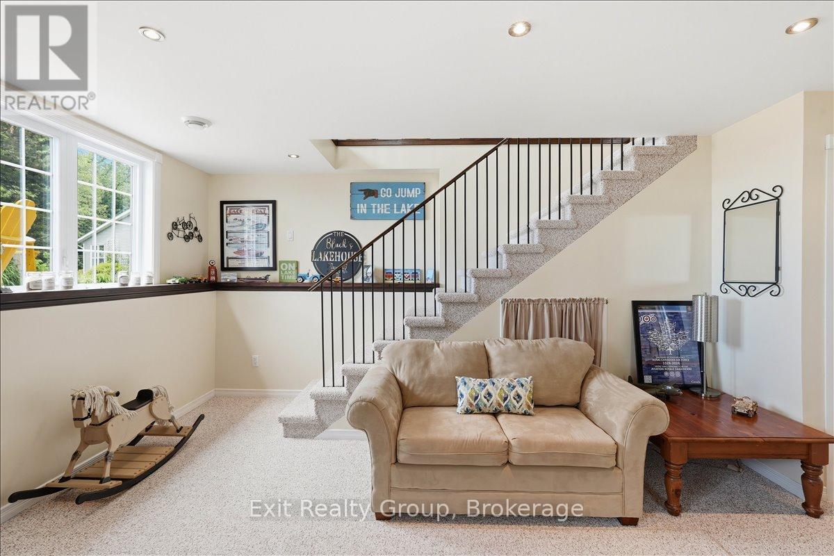 144 BAYVIEW LANE - 23