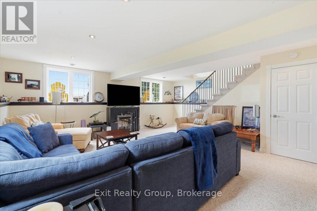 144 BAYVIEW LANE - 26