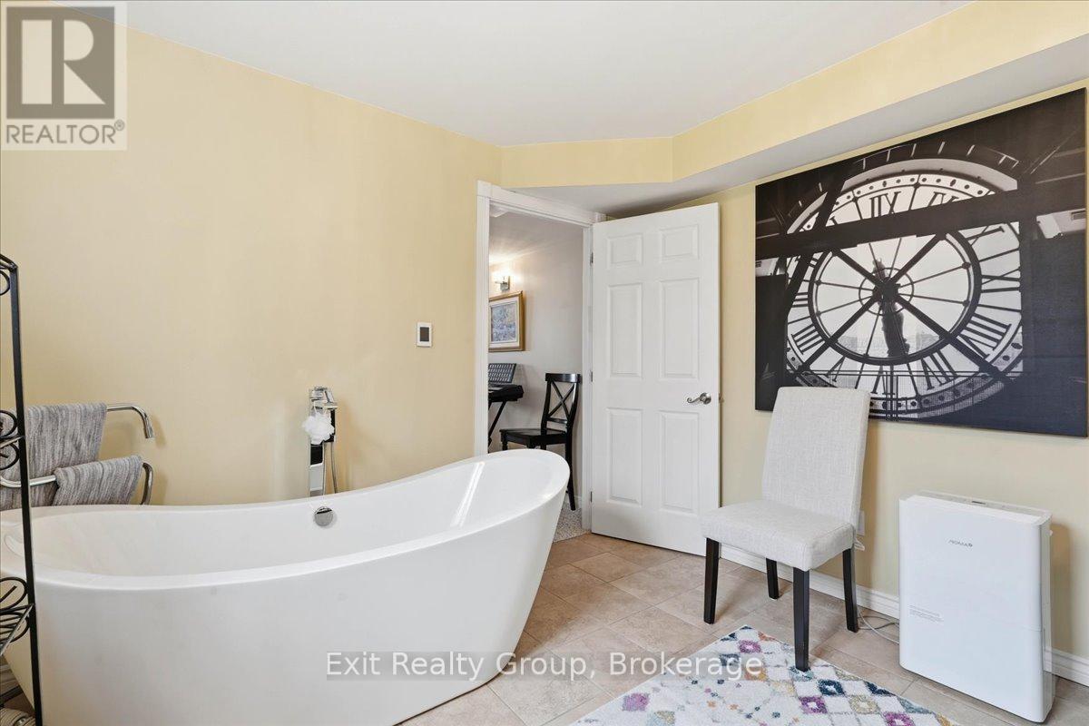 144 BAYVIEW LANE - 31
