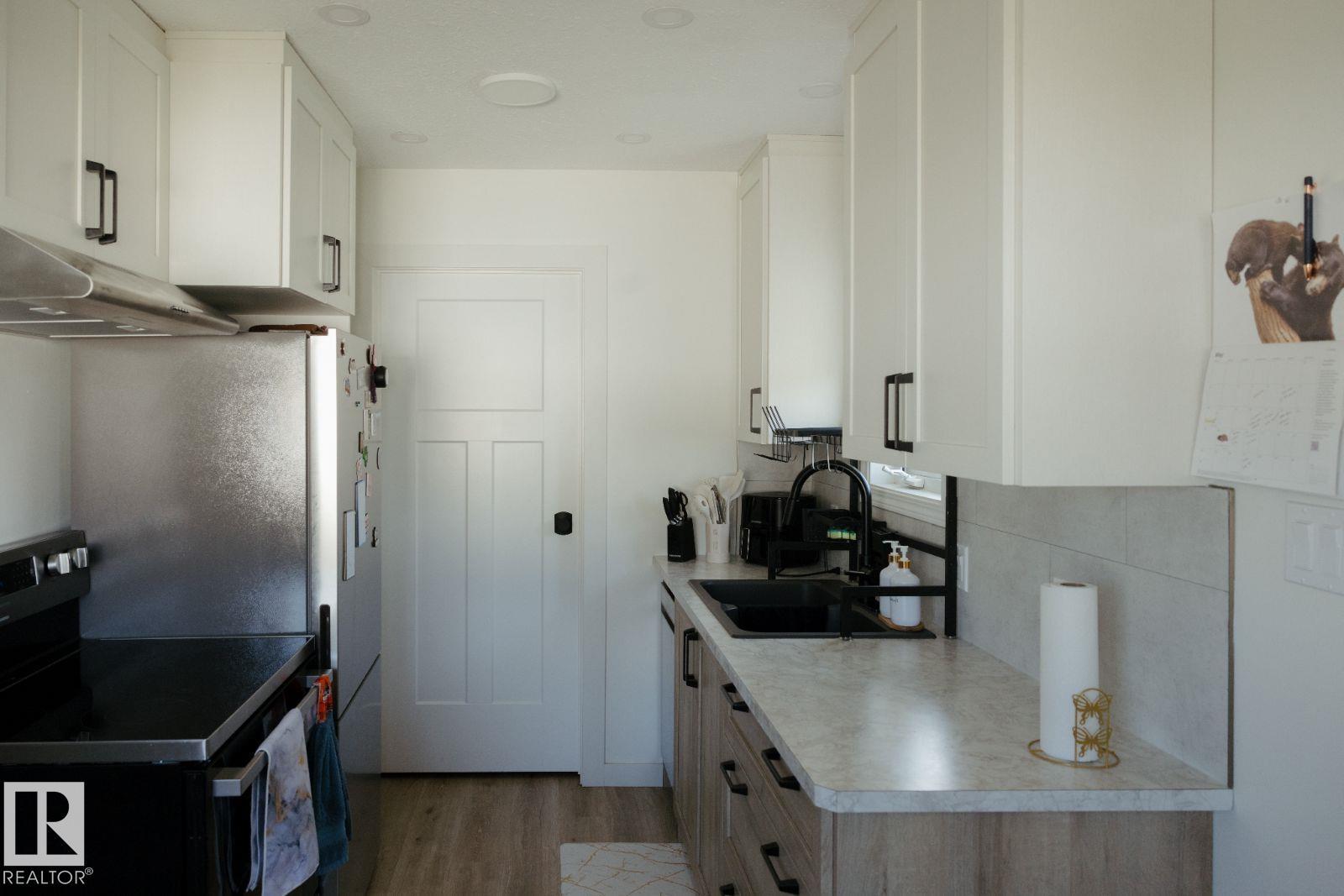10503A 109 ST - 12