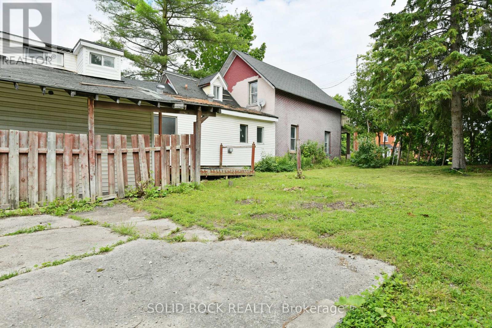 4 Bed, 2 Bath Multi-Family for Sale in Arnprior – 152 ELGIN STREET W, Arnprior – MLS# X13468804 - Image 10