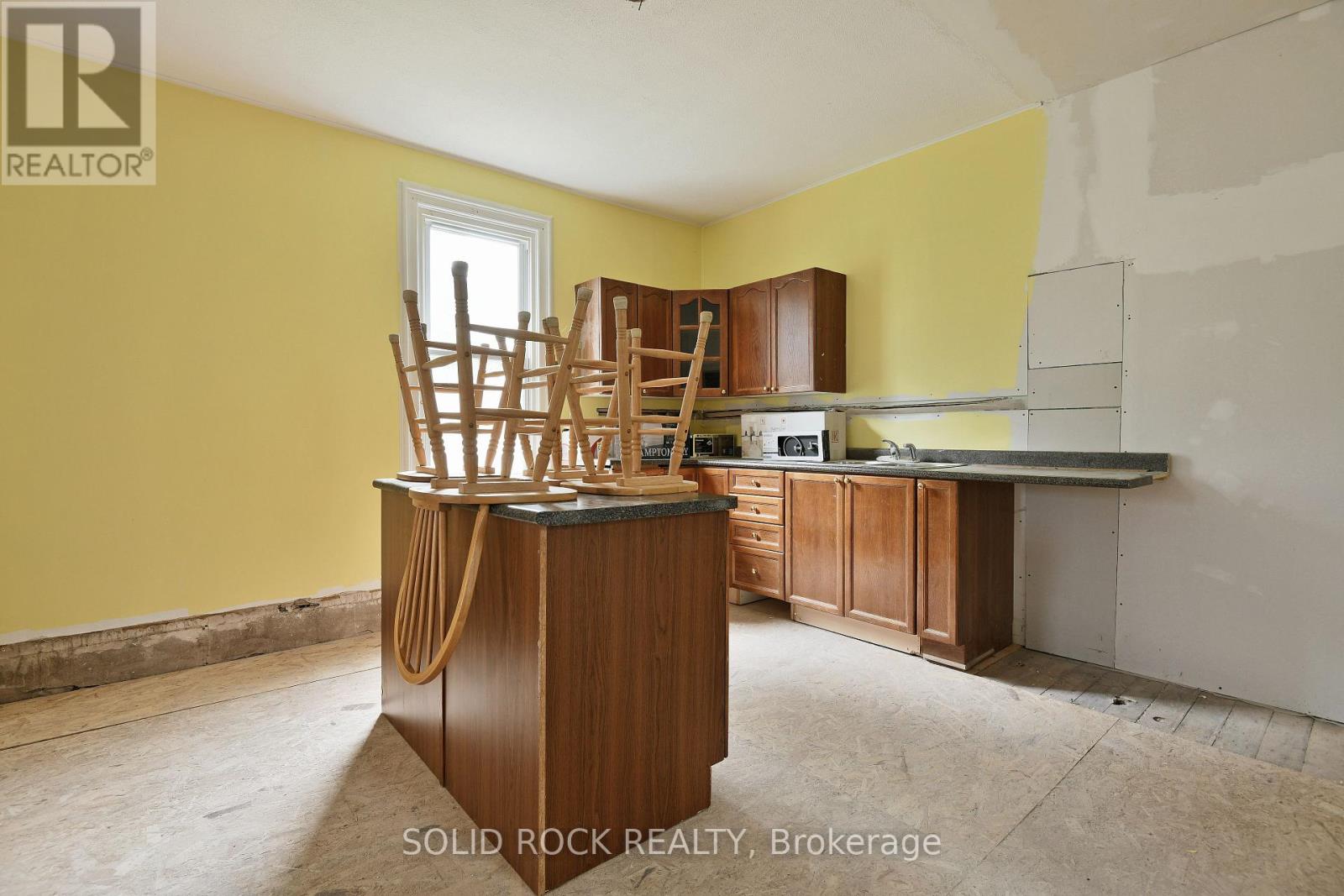 4 Bed, 2 Bath Multi-Family for Sale in Arnprior – 152 ELGIN STREET W, Arnprior – MLS# X13468804 - Image 16