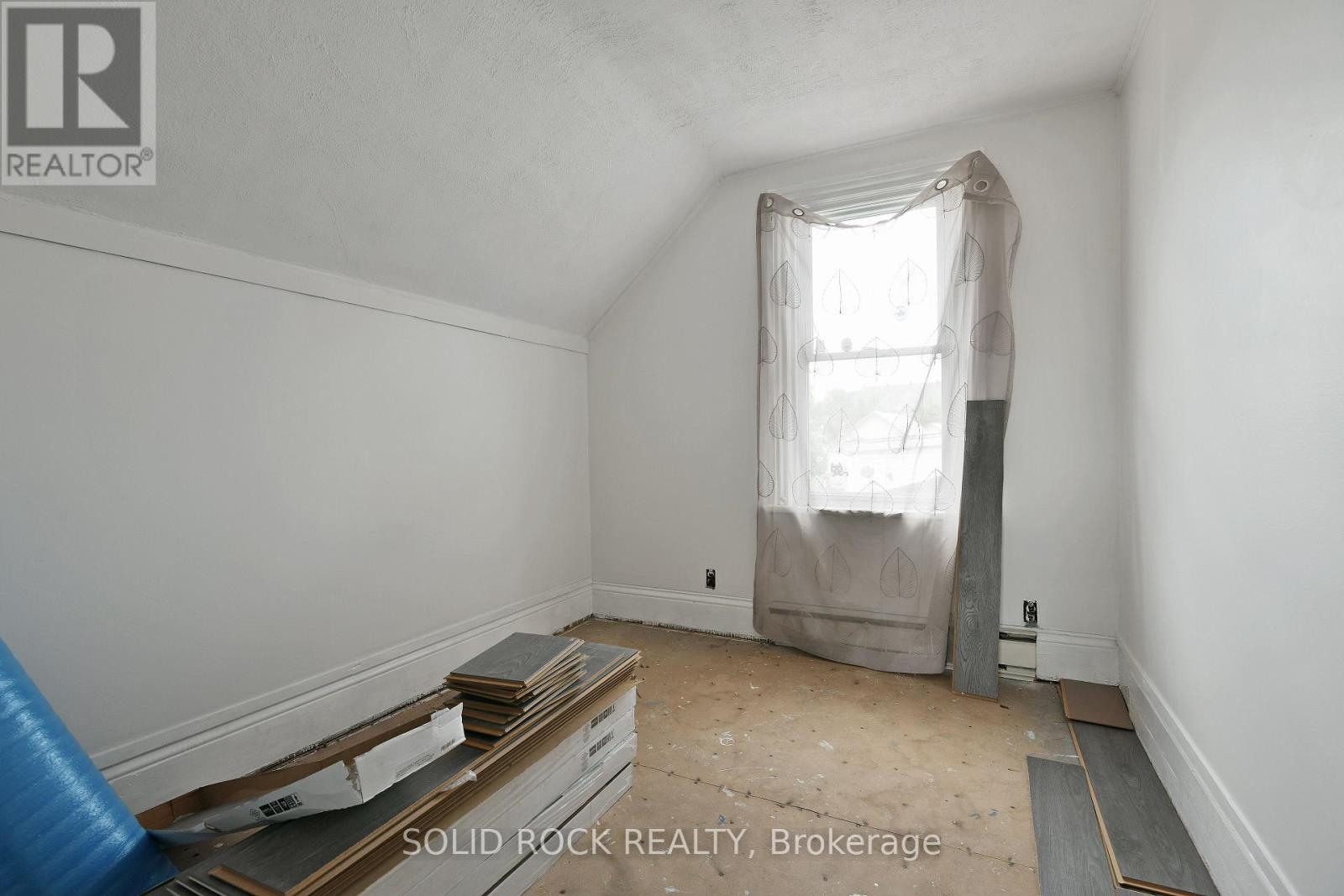 4 Bed, 2 Bath Multi-Family for Sale in Arnprior – 152 ELGIN STREET W, Arnprior – MLS# X13468804 - Image 21
