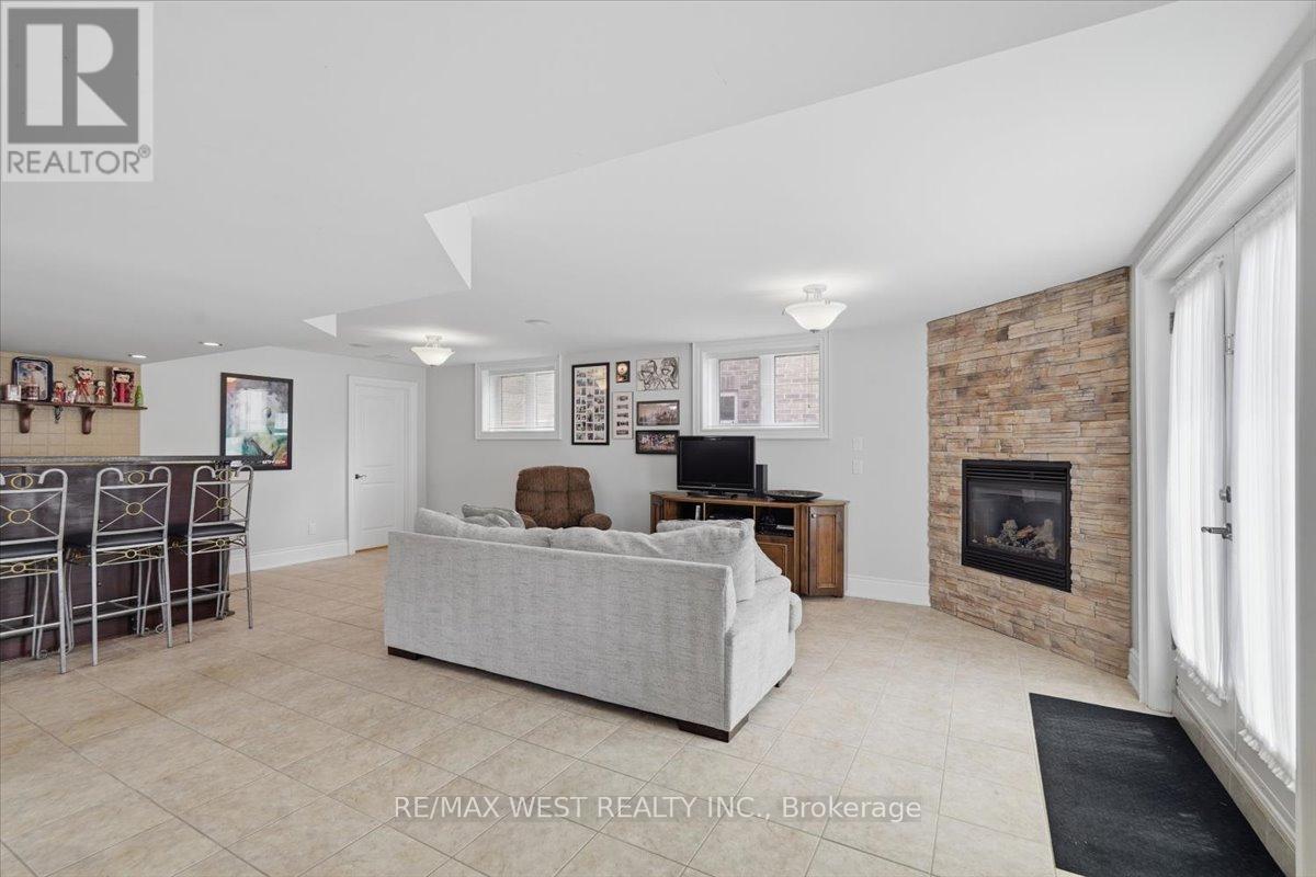 36 DANPATRICK DRIVE - 20