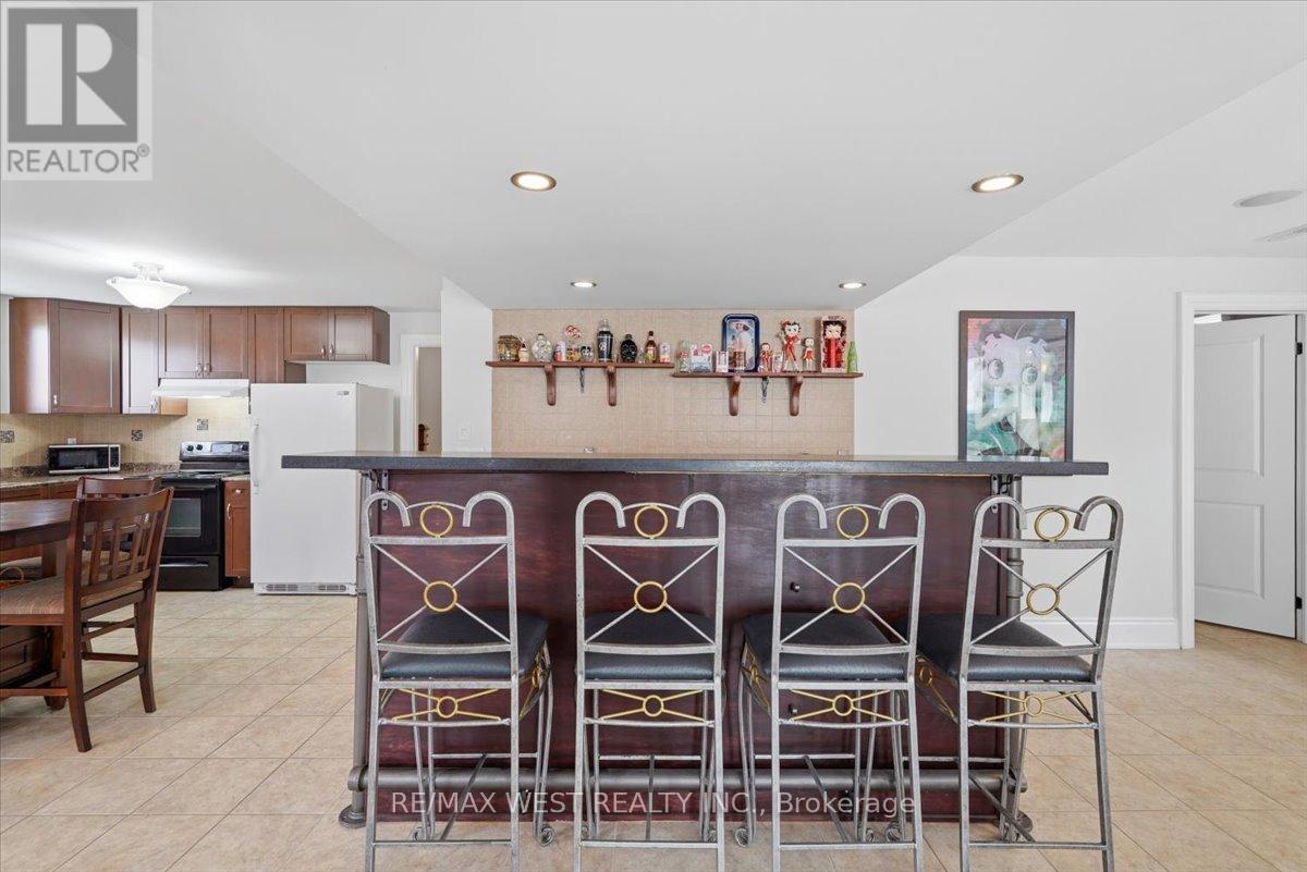 36 DANPATRICK DRIVE - 18
