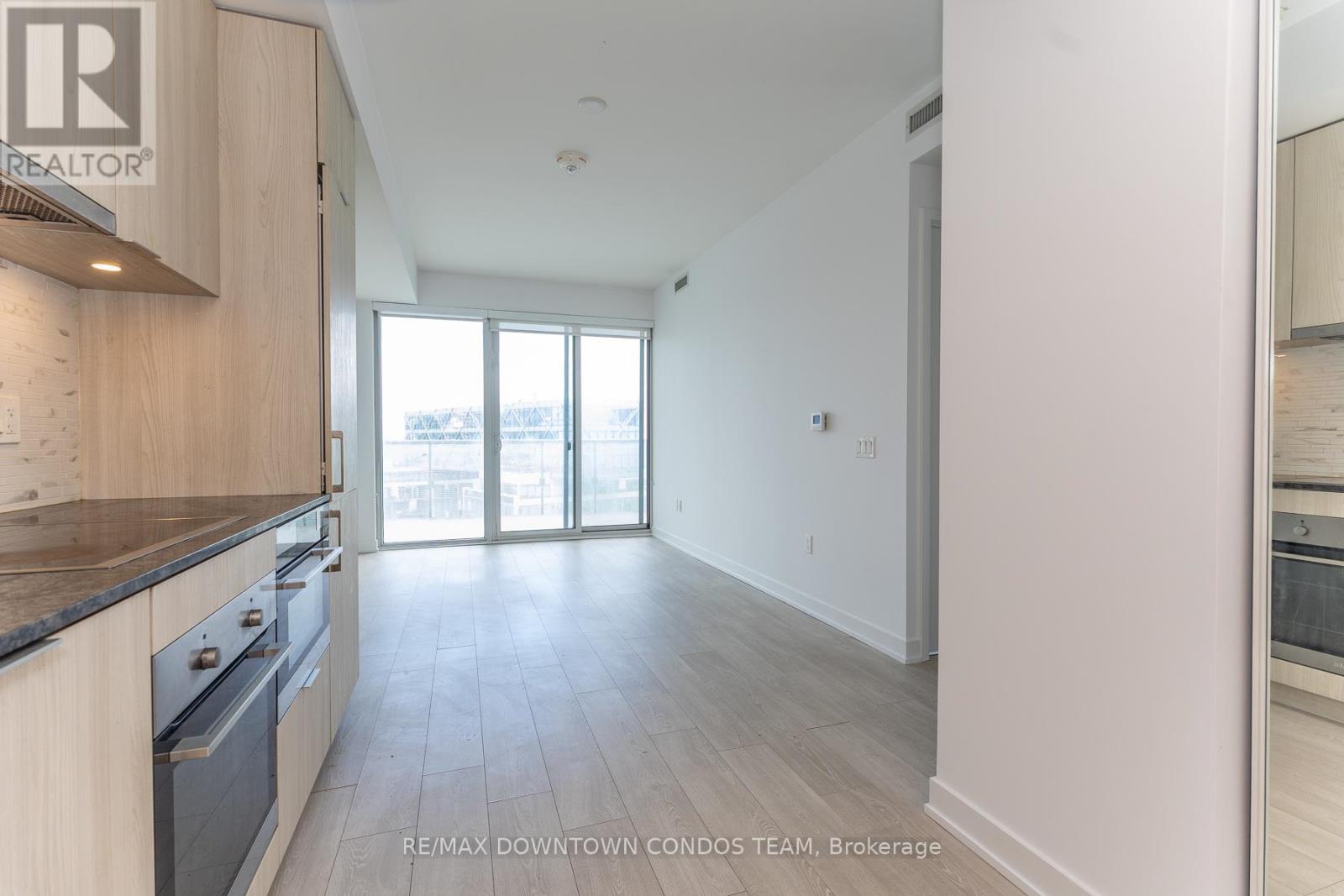 #1410 15 QUEENS QUAY E - 6