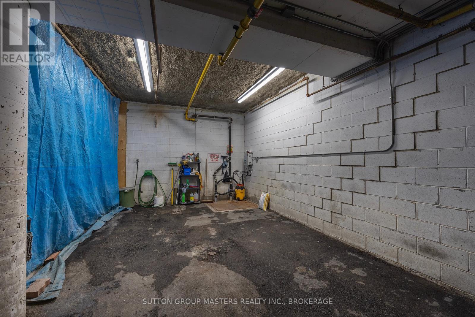 #102 257 BATH ROAD - 17