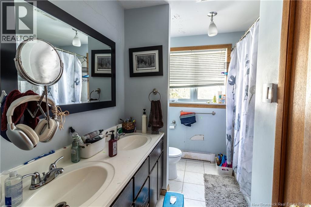 46 Saunders Drive - 13