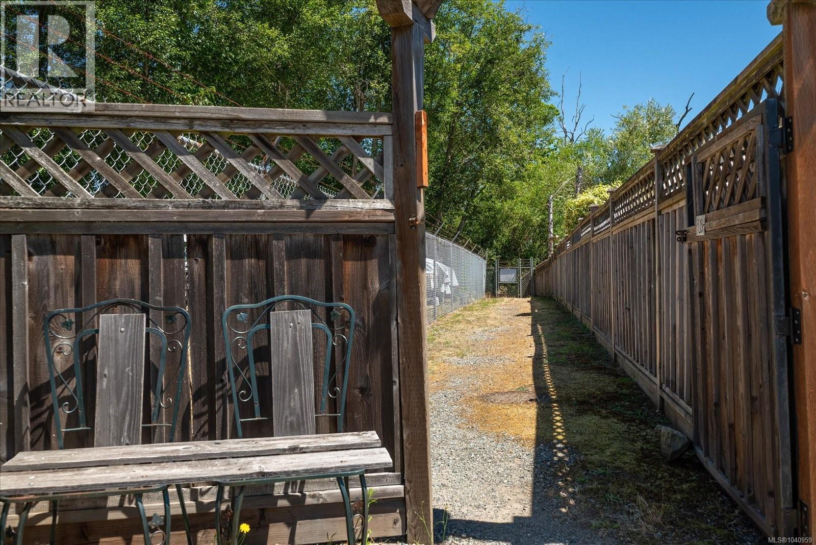 #57 1985 Valley Oak Dr - 36