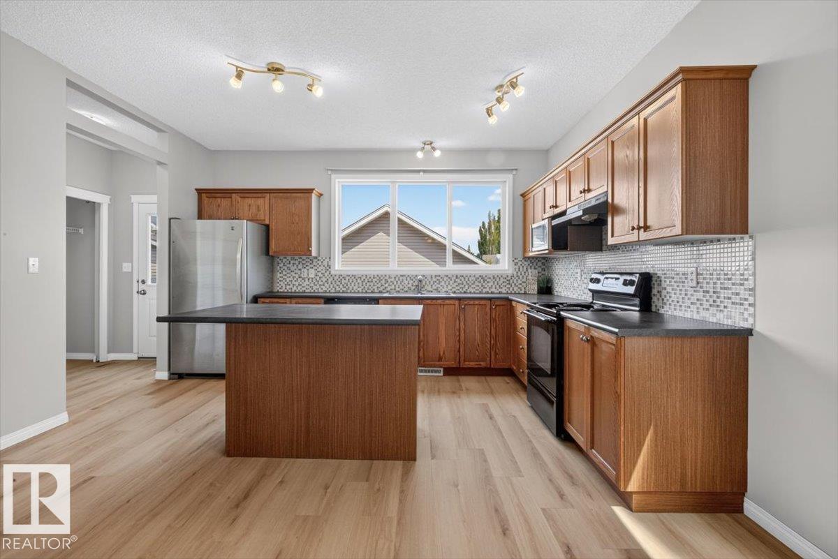 7704 16 AV SW — photo 11