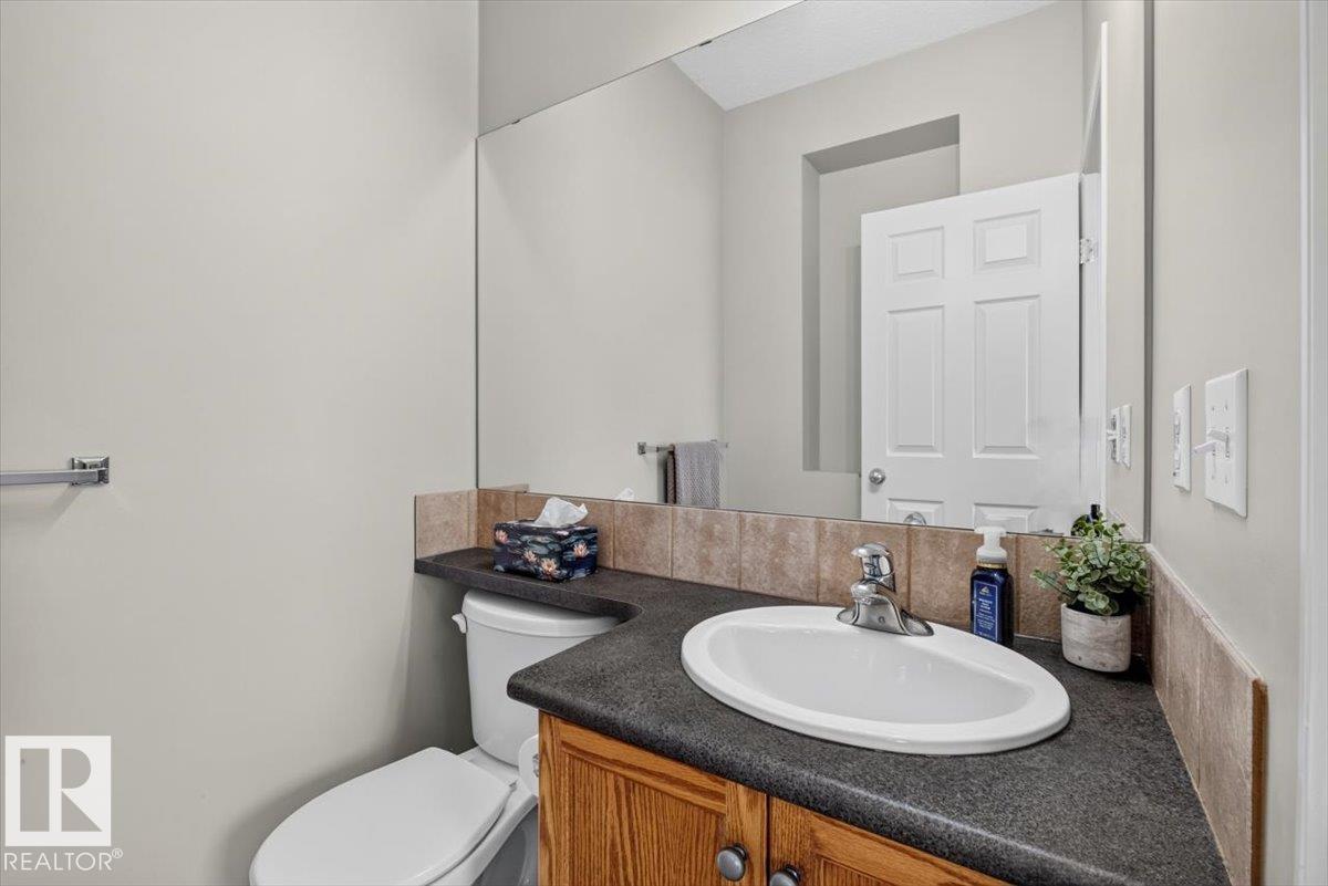 7704 16 AV SW — photo 14