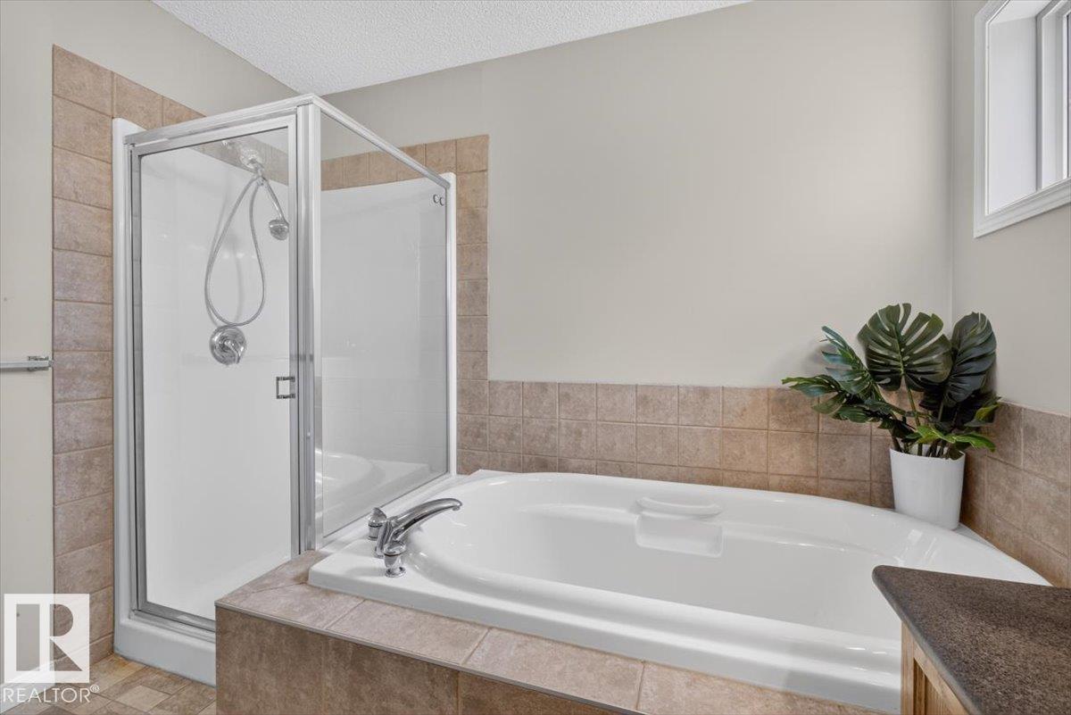 7704 16 AV SW — photo 20