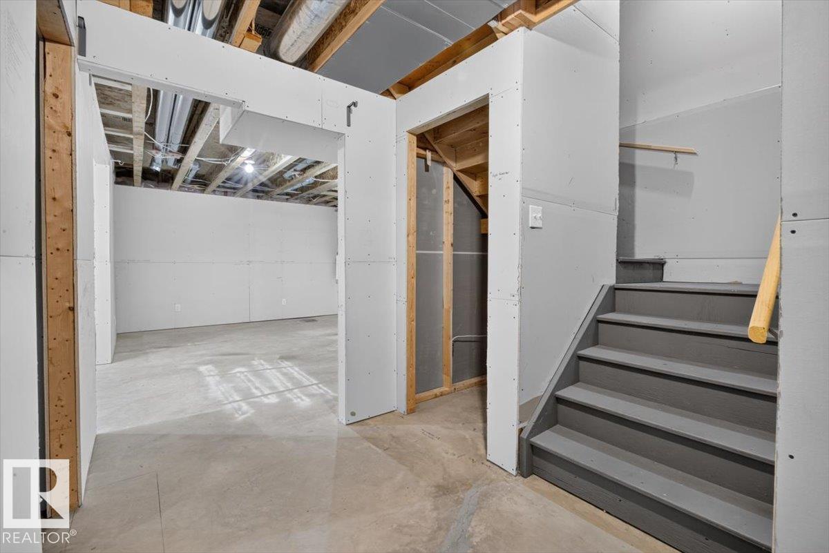 7704 16 AV SW — photo 29