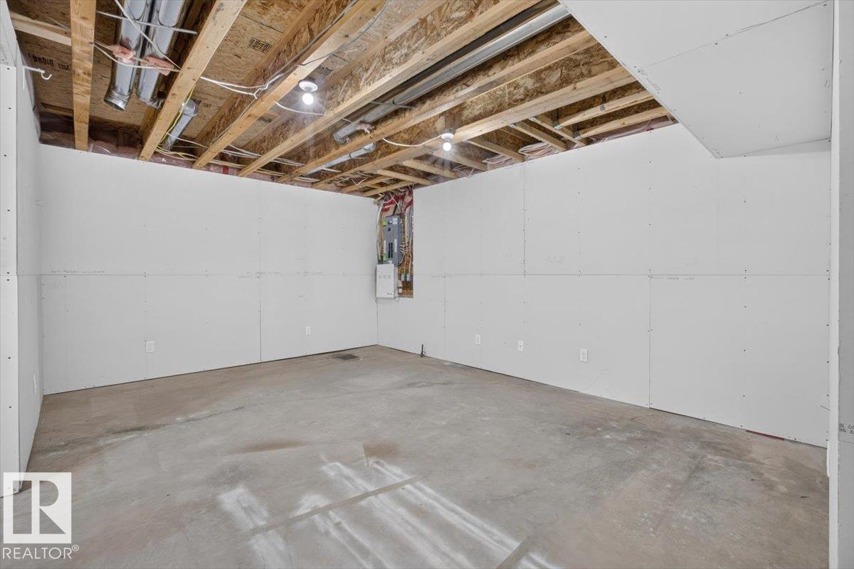 7704 16 AV SW — photo 30