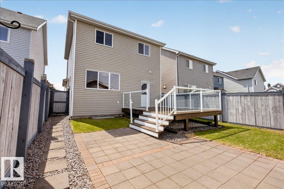 7704 16 AV SW — photo 36
