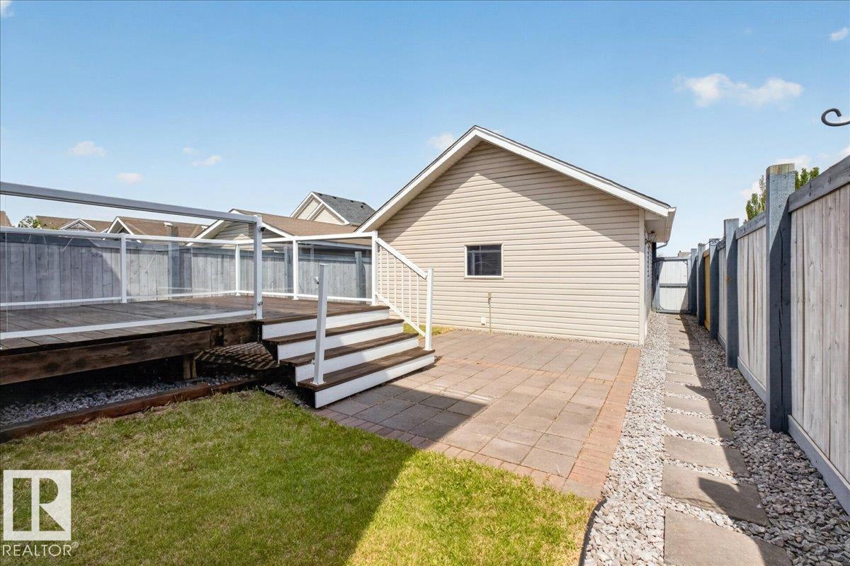 7704 16 AV SW — photo 39