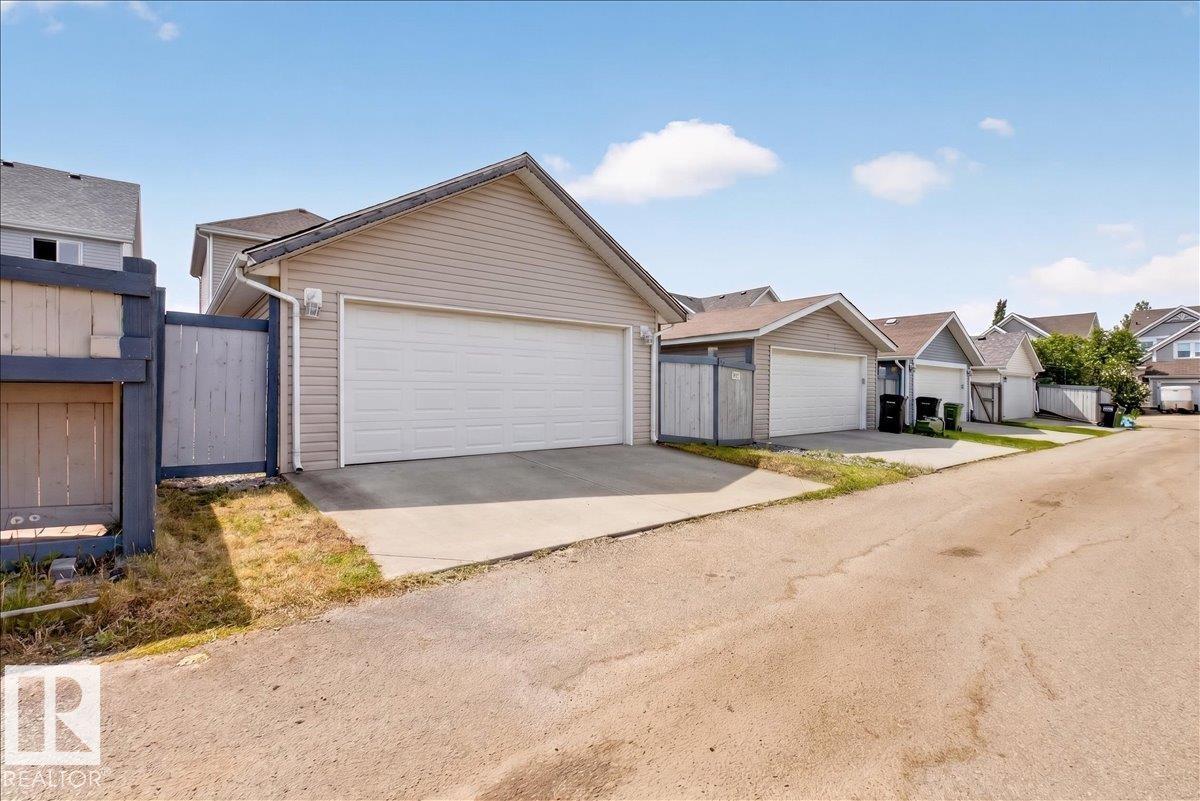 7704 16 AV SW — photo 40