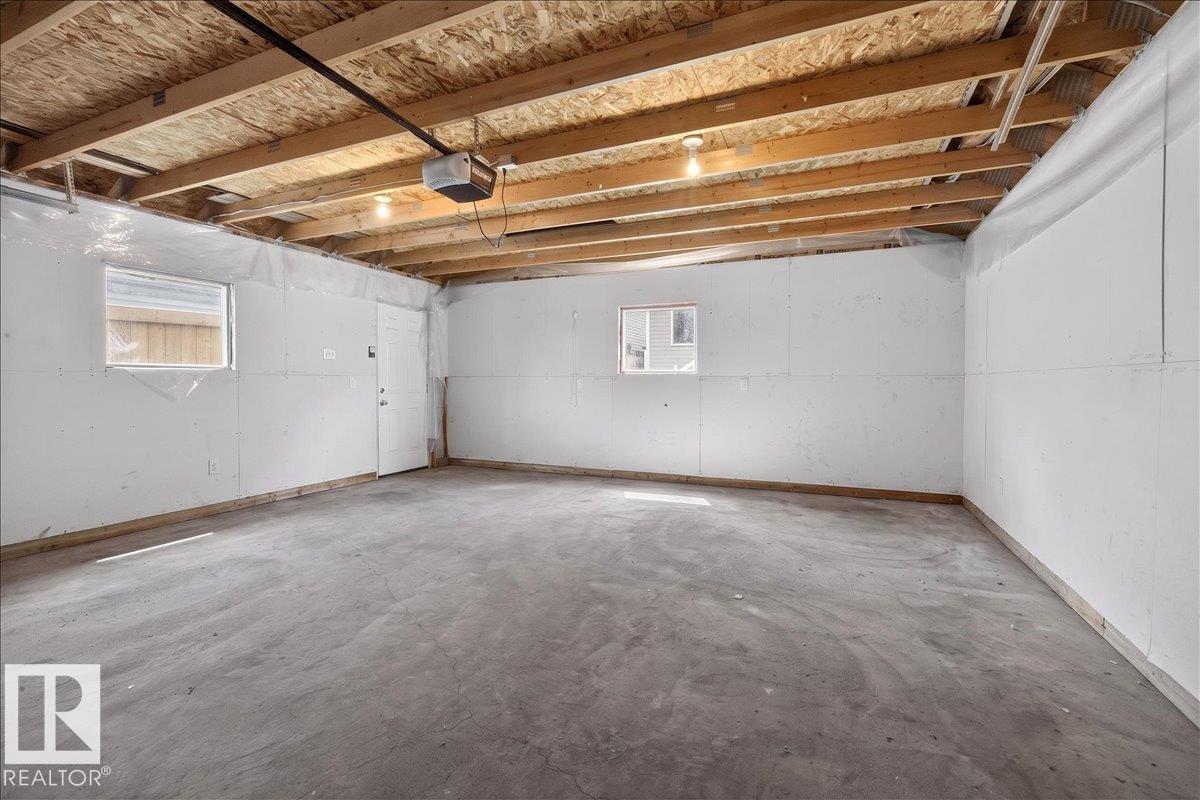 7704 16 AV SW — photo 42