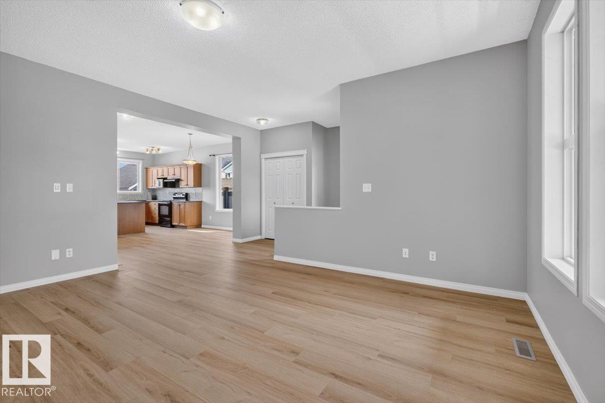 7704 16 AV SW — photo 7
