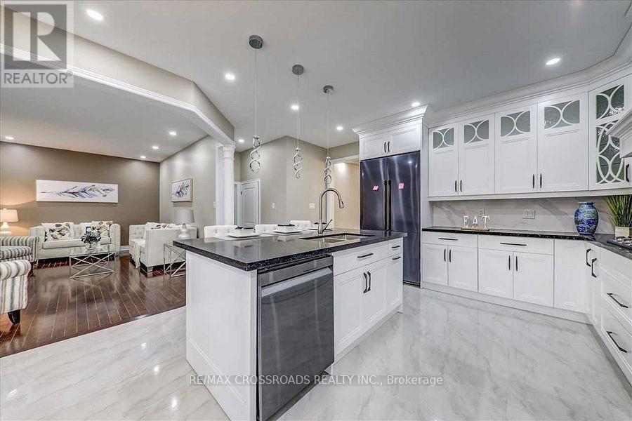 9 GEDDINGTON CRESCENT - 11