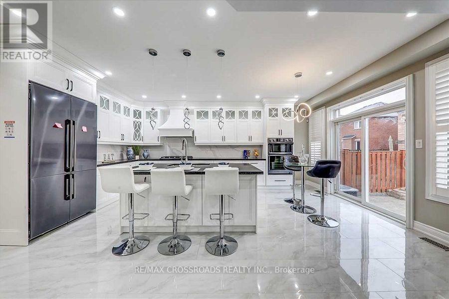 9 GEDDINGTON CRESCENT - 12