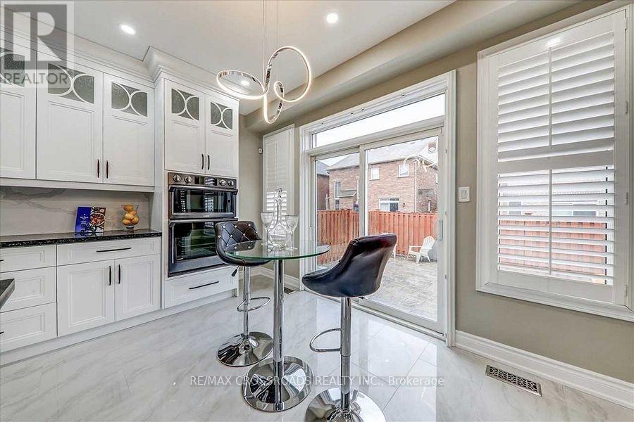 9 GEDDINGTON CRESCENT - 13