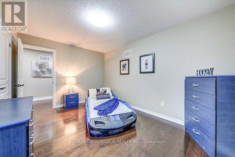 9 GEDDINGTON CRESCENT - 23