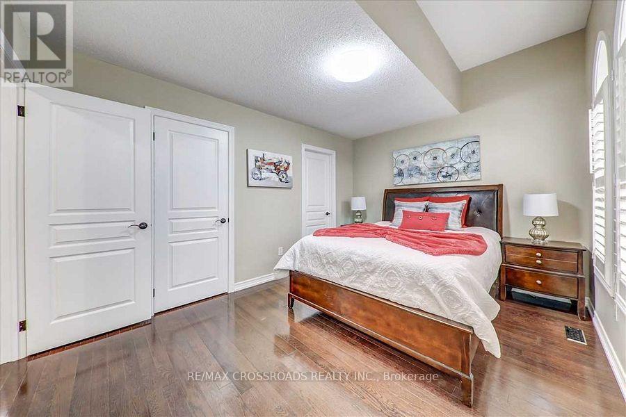 9 GEDDINGTON CRESCENT - 26