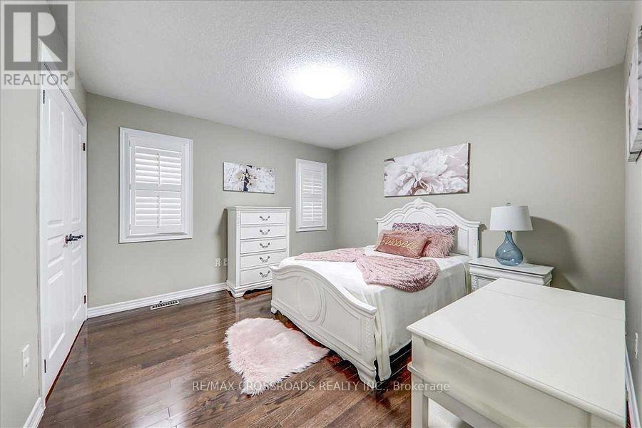 9 GEDDINGTON CRESCENT - 27