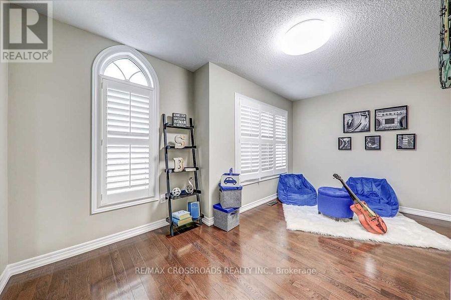 9 GEDDINGTON CRESCENT - 30