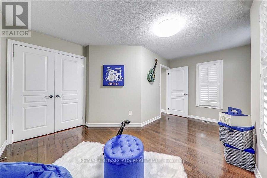 9 GEDDINGTON CRESCENT - 31