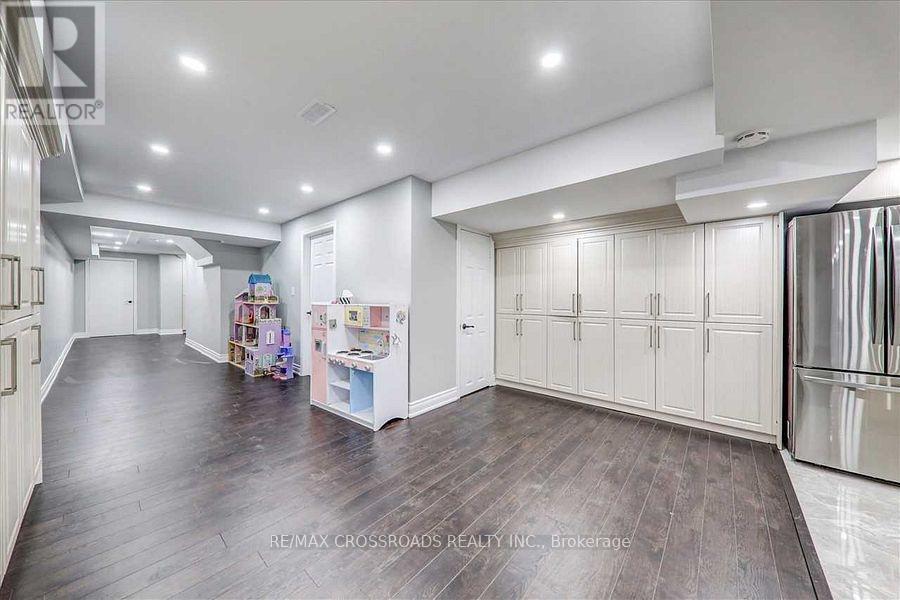 9 GEDDINGTON CRESCENT - 34