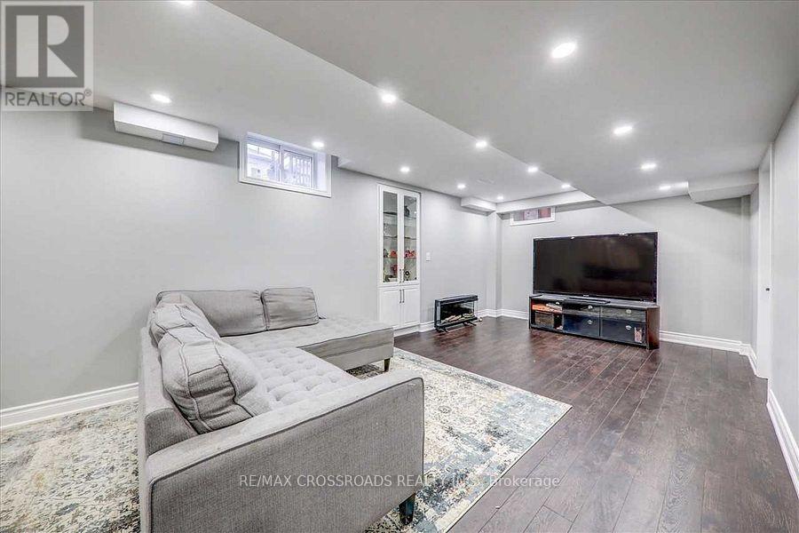 9 GEDDINGTON CRESCENT - 37