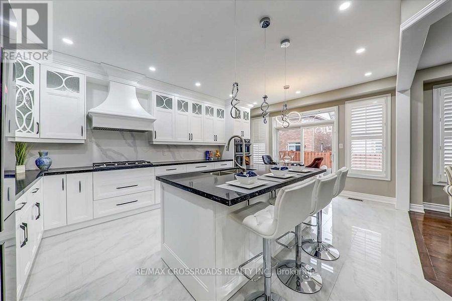 9 GEDDINGTON CRESCENT - 8