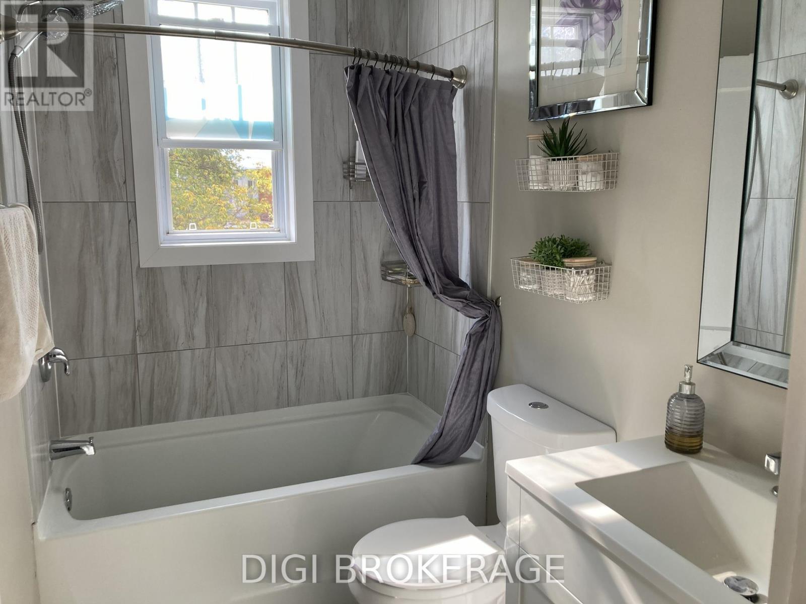 11-3 Bathroom