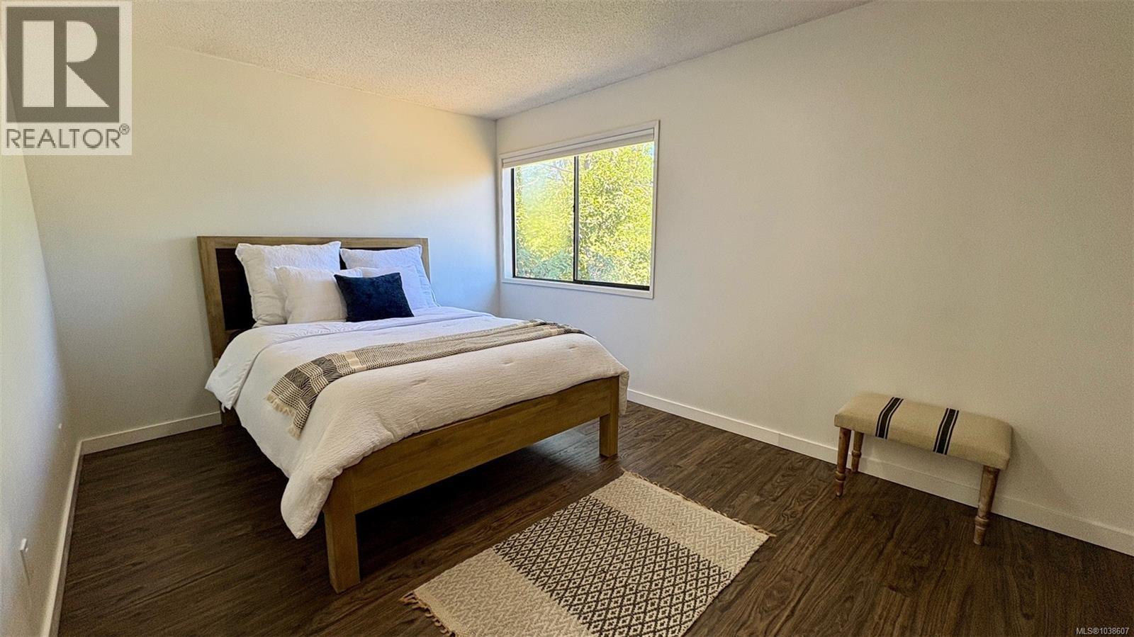  1871 Fairburn Drive, Saanich