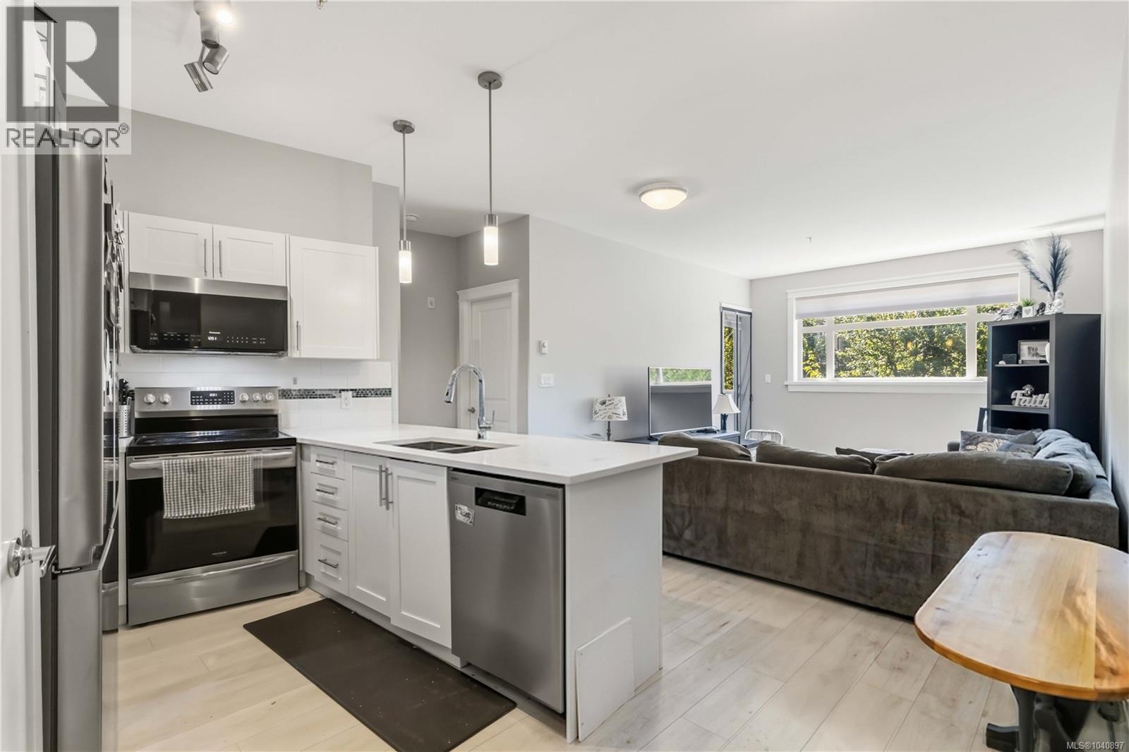 204 844 Goldstream Avenue, Langford