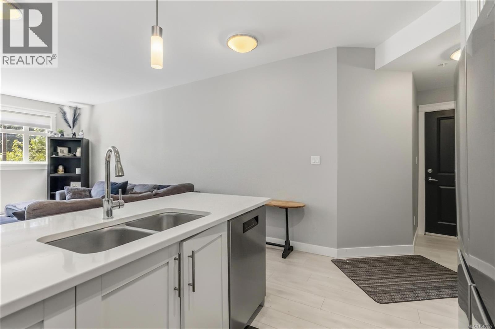 204 844 Goldstream Avenue, Langford