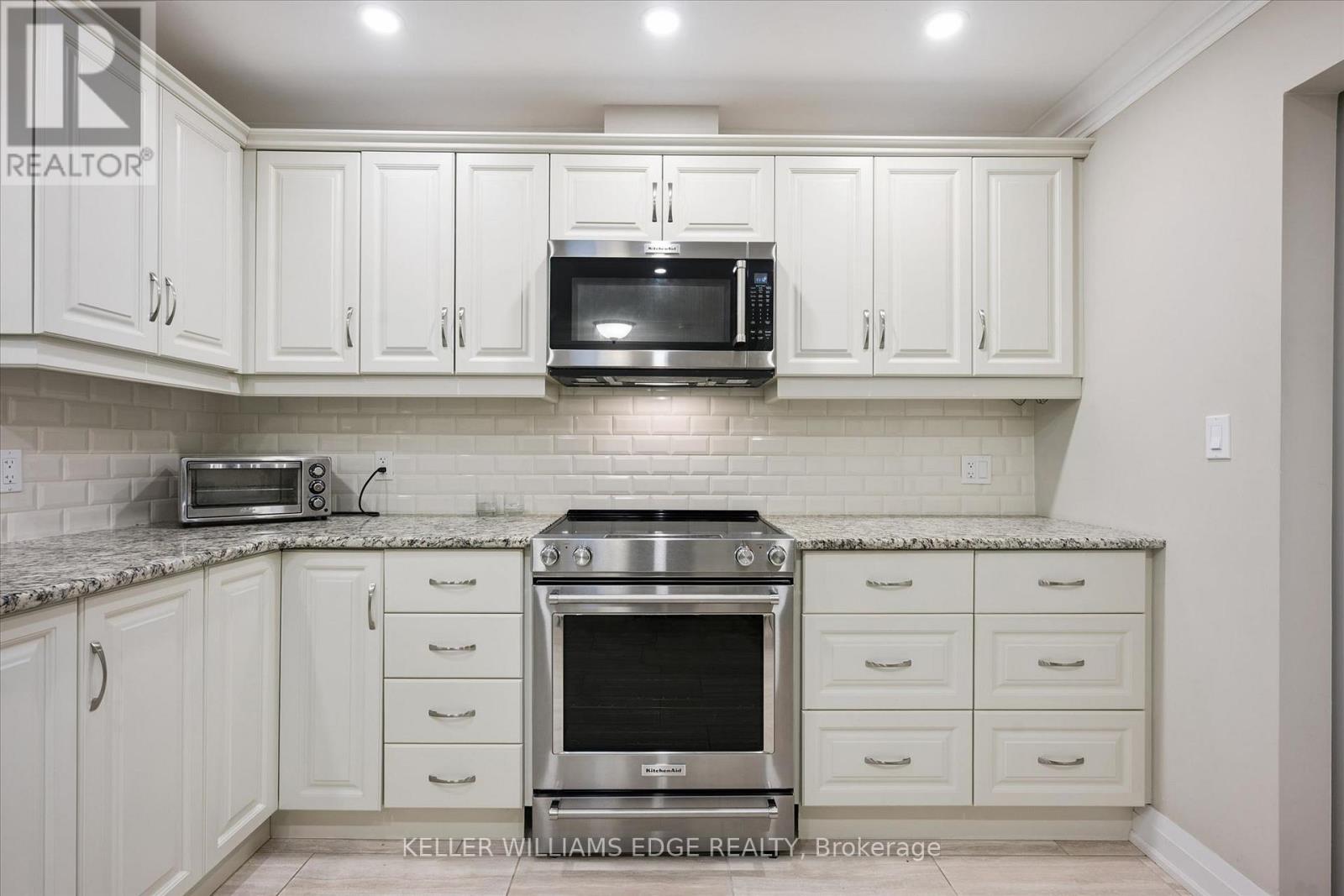 32 CARDINAL MINDSZENTY BOULEVARD - Image 10